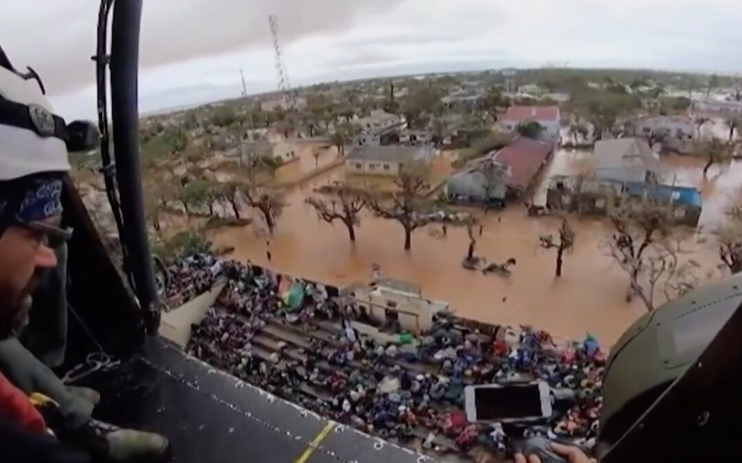 Helicopter rescues in Mozambique